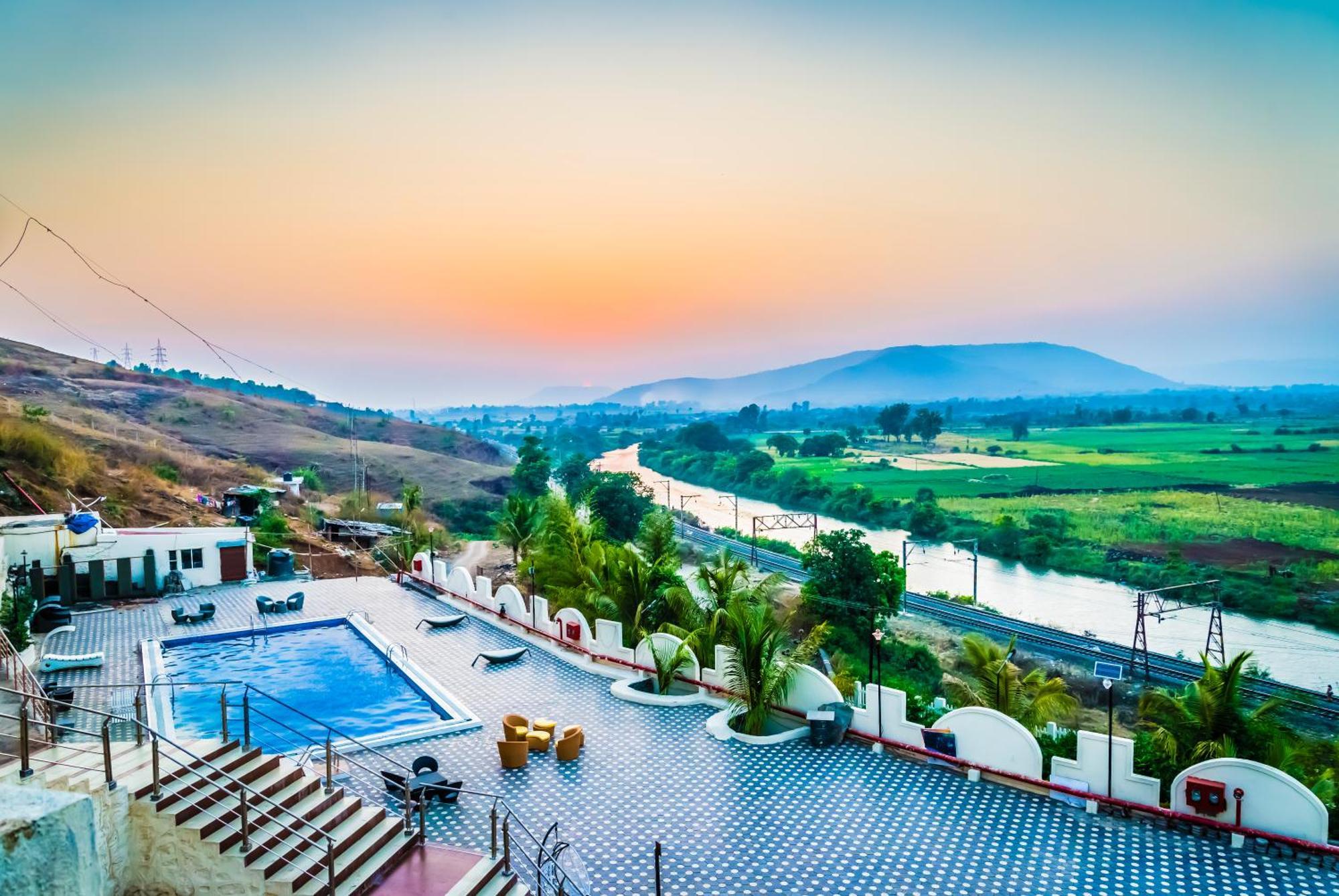 Ratnaa Resort Khamshet Ngoại thất bức ảnh